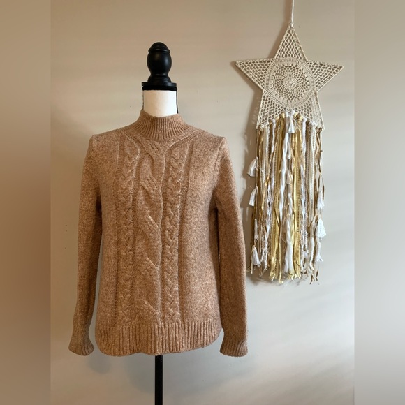 Banana Republic Sweaters - Banana Republic sweater size medium cable knit tan EUC
